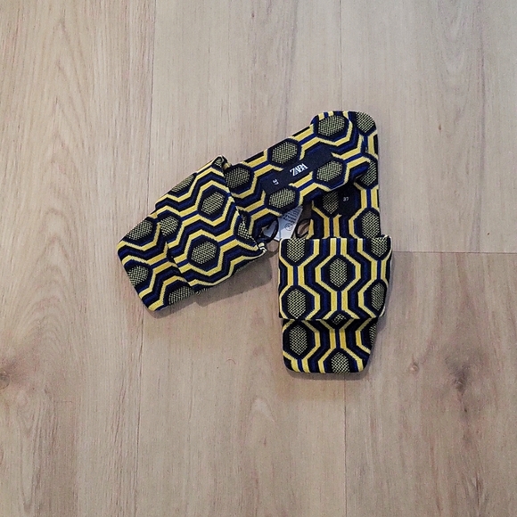 Zara slides  size 7  blue and yellow - Picture 2 of 5